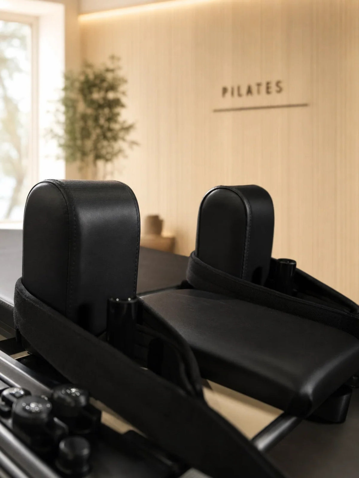 Echelon Meridian Pilates Reformer – Tablet Holder, Spring Resistance & Full Accessory Set